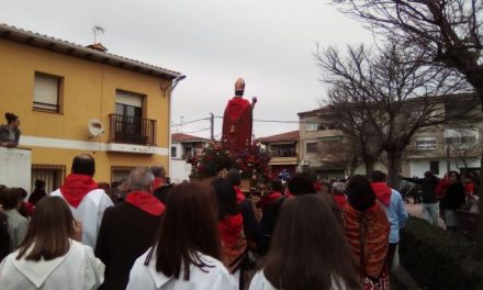 Cientos de personas arropan a San Blas en Moraleja en una jornada marcada por la tradición y convivencia