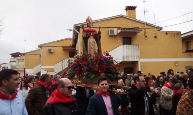 Cientos de personas arropan a San Blas en Moraleja en una jornada marcada por la tradición y convivencia