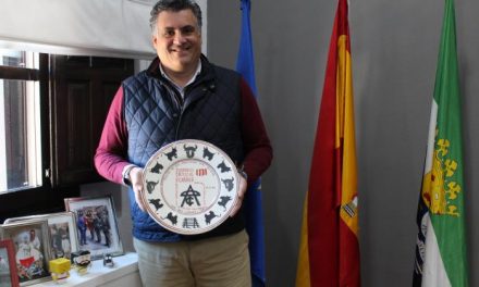 Los Sanjuanes de Coria reciben un galardón en Valencia por su tradición y defensa taurina