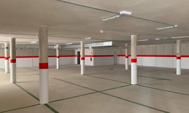 El PSOE de Coria denuncia el cierre del parking Doctor Viera y el PP alega la falta de demanda