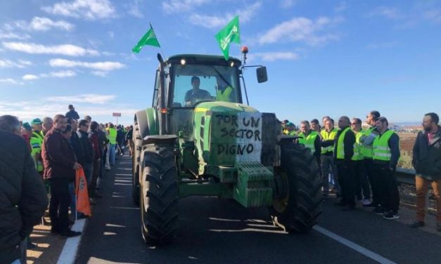 APAG Extremadura Asaja cifra en más de 12.000 los participantes en los cortes de carreteras en  Badajoz