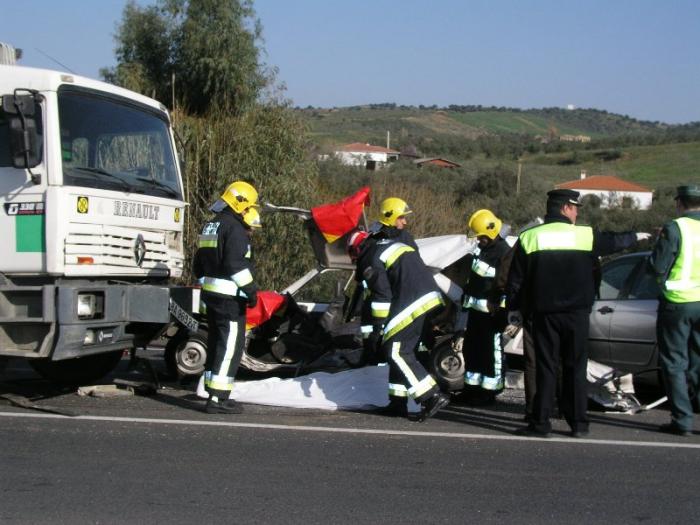 Dos menores, uno de 9 años y otro de 17, heridos graves en dos accidentes de tráfico en Extremadura