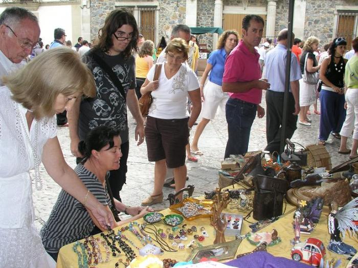 El Ayuntamiento de Coria ampliará la zona del ‘Jueves Turístico’ en el 2009 para dar cabida a más artesanos