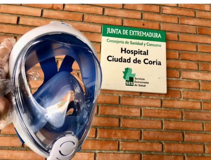 Los vecinos de La Moheda de Gata se suman a la campaña y donan máscaras de buceo al Hospital de Coria