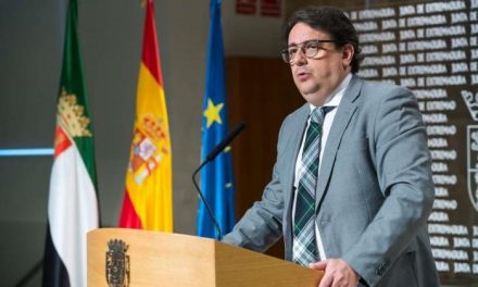 El consejero de Sanidad espera que en los «próximos días» lleguen a Extremadura los test rápidos