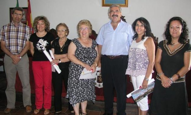 Rosa María López Casero gana dos de los tres premios del I Concurso de Decoración del Casco Histórico de Coria