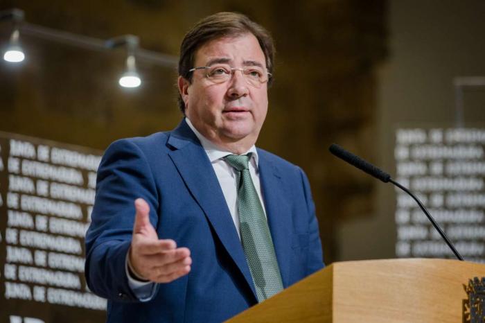 Fernández Vara en la Asamblea de Extremadura: «Nunca en mi vida he estado tan roto como ahora»