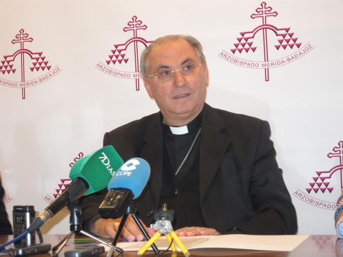 El arzobispo de Mérida-Badajoz invita a sus sacerdotes a donar su sueldo a quienes sufren la pandemia