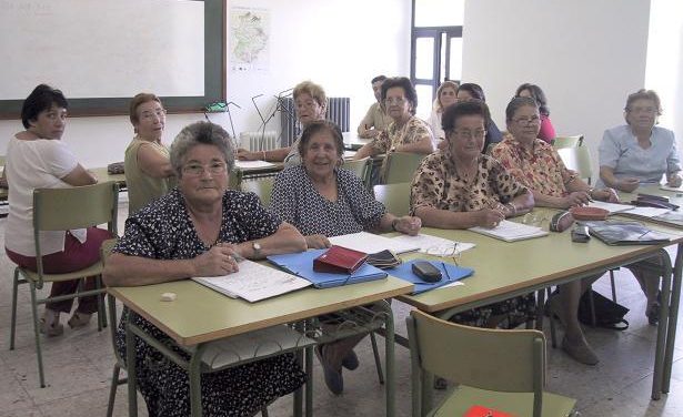 El Centro de  Adultos de Valencia de Alcántara programa varias enseñanzas para el nuevo curso
