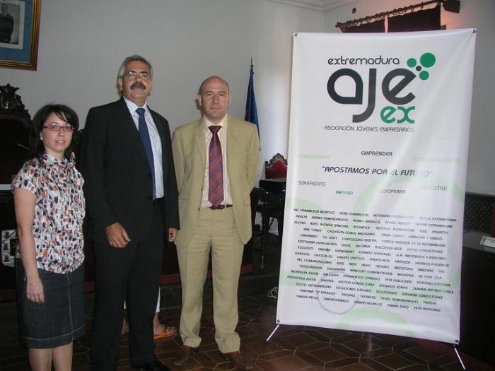 El Ayuntamiento de Coria facilitará instalaciones a la Asociación de Jóvenes Empresarios de Extremadura