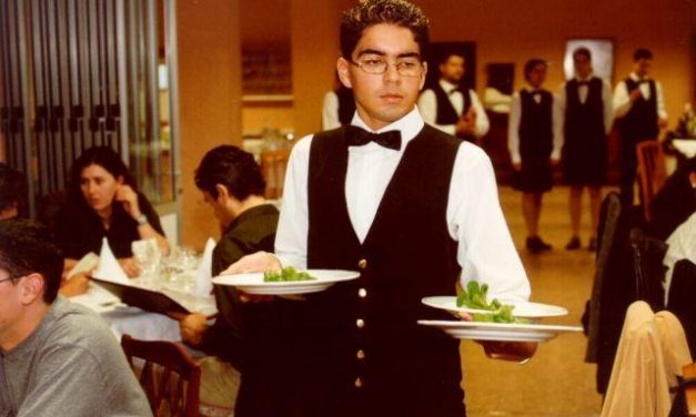 Mozo, peón y camarero de banquetes, las profesiones con más contratos en Extremadura