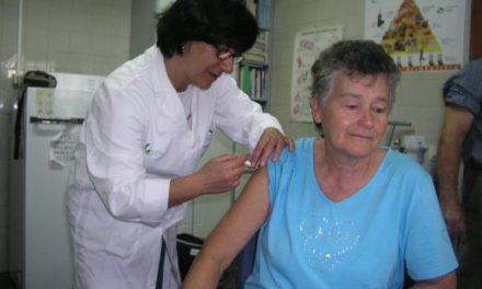 El SES reparte alrededor de 12.300 dosis de vacunas contra la gripe en el Área de Salud de Coria