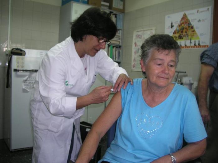 El SES reparte alrededor de 12.300 dosis de vacunas contra la gripe en el Área de Salud de Coria