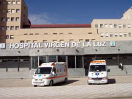 Un joven de Montehermoso permanece ingresado en la UCI de Cuenca tras sufrir un accidente laboral