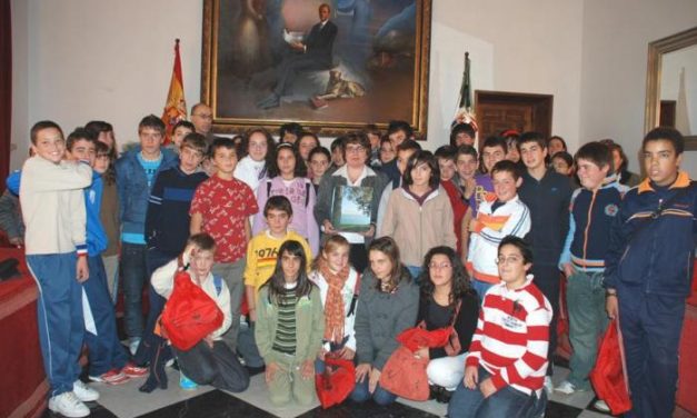 Una campaña acerca la diputación a alumnos de los institutos de Galisteo, Malpartida y Navalmoral