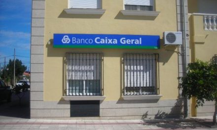 Un hombre atraca a mano armada un banco en Tiétar y se lleva un botín de más de 4.000 euros