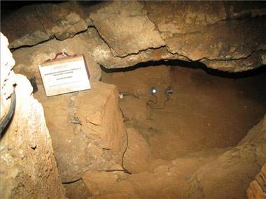El Ministerio de Cultura evalúa los problemas de conservación de las cuevas de Maltravieso