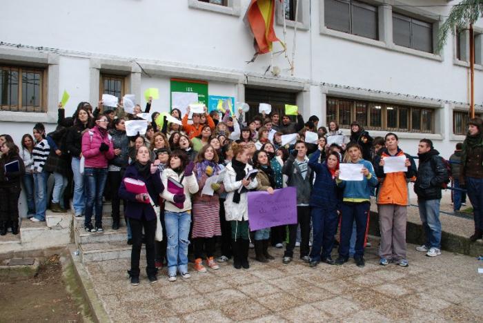 Los alumnos del IES Francisco de Orellana protestan por los problemas con la calefacción