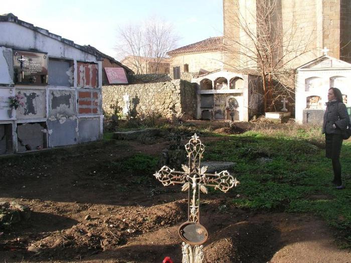El Ayuntamiento de Pozuelo de Zarzón clausura el cementerio antiguo y traslada los restos al nuevo