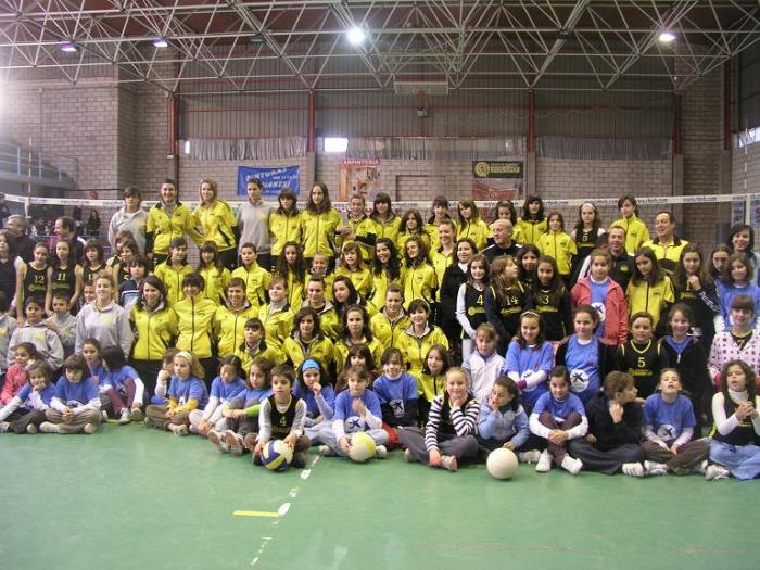El Club Voleibol Medina Cauria-Óptico Solano inicia la temporada 2008/09 con 11 equipos y 150 jugadoras