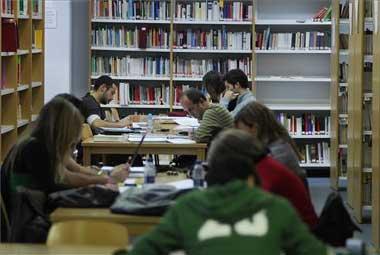 La Junta publica la convocatoria de becas complementarias para estudios universitarios