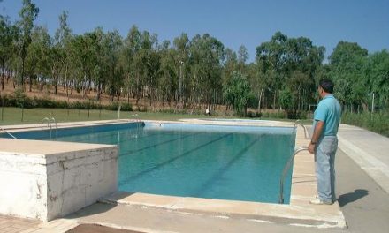 La alcaldesa de Villa del Campo, Rosa María Alonso, cree «ridícula» la ayuda para la obra de la piscina