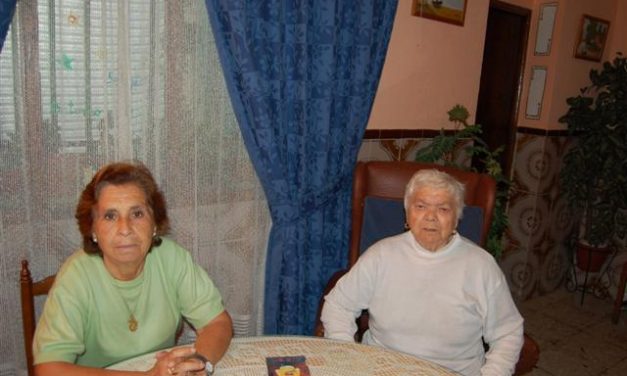 Denuncian al alcalde de Madrigalejo por castigar a una anciana diabética sin comer en los pisos tutelados