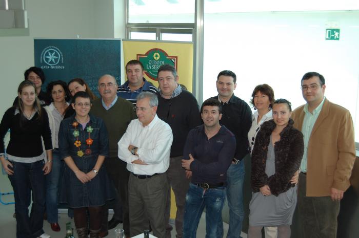 Profesionales de Alicante se interesan por las denominaciones Gata-Hurdes y Queso de la Serena