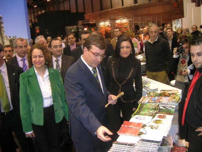 Fernández Vara apuesta por el turismo de congresos y la gastronomía tradicional para promocionar la región