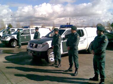 La CHT entrega al Seprona de Cáceres seis vehículos con remolque y embarcación para la defensa medioambiental