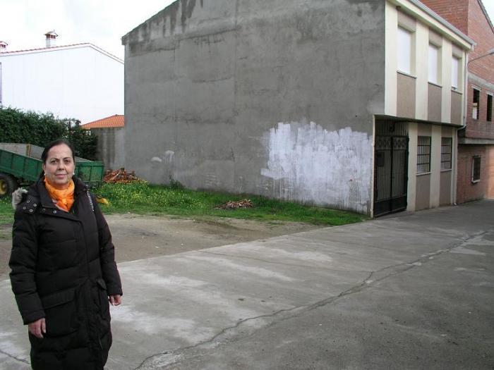 Los vecinos de Pozuelo de Zarzón tendrán un nuevo acceso al cementerio que se ejecutará antes del verano