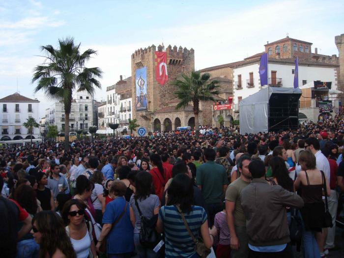 El festival Womad de Cáceres echa a andar con las previsión de «lleno total» en los conciertos y actividades