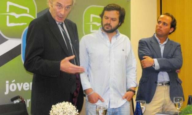 Nuevas Generaciones del PP Extremadura entrega su premio ‘Encina de la Libertad’ a Jesús Neira