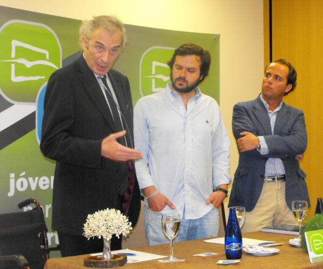 Nuevas Generaciones del PP Extremadura entrega su premio ‘Encina de la Libertad’ a Jesús Neira