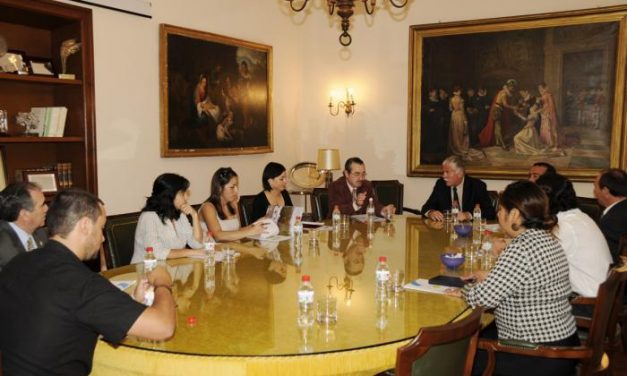 Una delegación de técnicos de Chile visitan la Diputación de Cáceres para conocer su funcionamiento