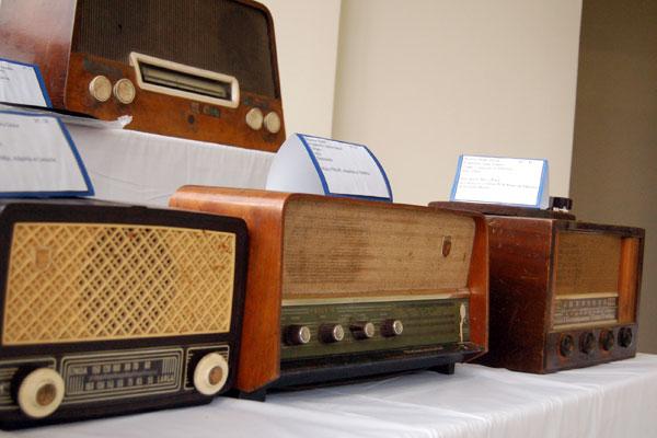 La ciudad pacense de Zafra recrea la historia de la radio desde el siglo XX con una exposición