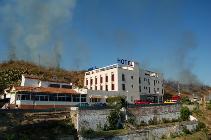 Un incendio provocado afecta a cuatro hectáreas de matorral próximas al Hotel Montesol de Coria