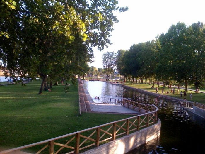 Moraleja celebra el mercado del stock y vehículos de ocasión este fin de semana en el parque fluvial