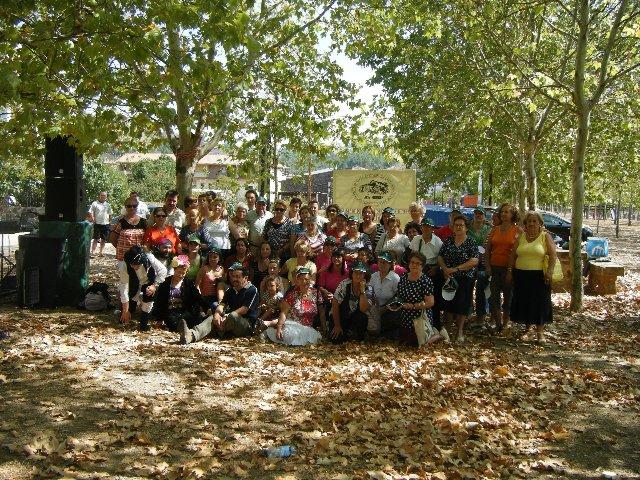 Más de 100 personas participan en la jornada de reforestación «Resurgir del fuego» de Las Hurdes