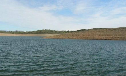El Ministerio obliga a demoler la presa de Valdecaballeros que abastece a la localidad y a Castilblanco