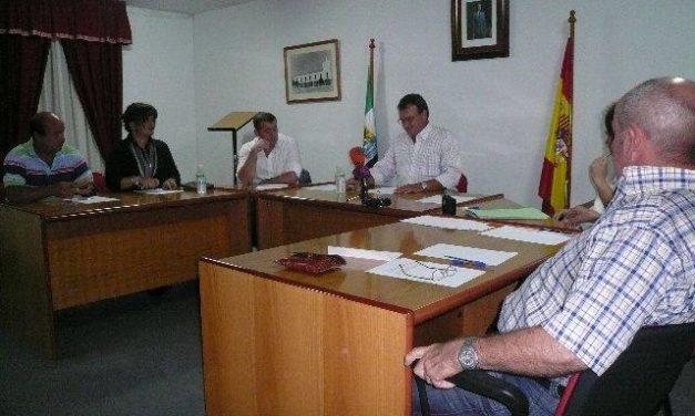 Juan Caro es nombrado presidente de la Comisión Gestora de Vegaviana en el pleno constituyente