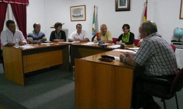 Juan Caro es nombrado presidente de la Comisión Gestora de Vegaviana en el pleno constituyente