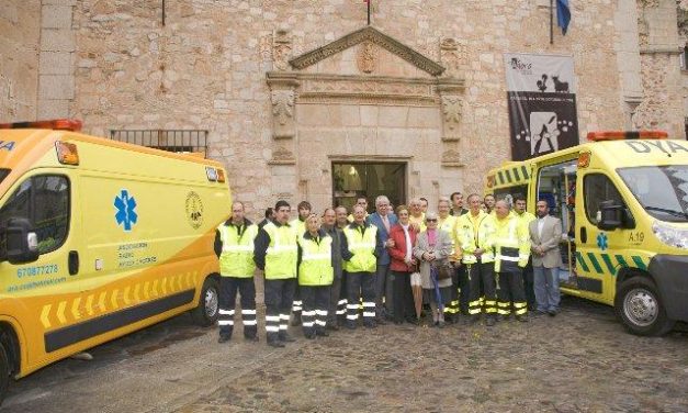 La Diputación de Cáceres entrega ambulancias a las asociaciones DYA y ARA por valor de casi 100.000 euros