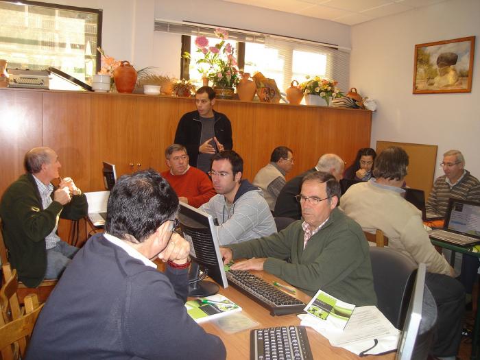 Extremeños residentes en municipios del País Vasco participan en talleres tecnológicos bajo gnuLinEx