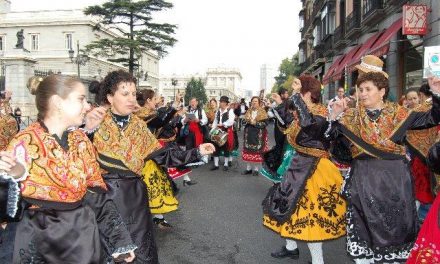 Cáceres invita a la ciudadanía cacereña y extremeña a bailar el redoble en la Plaza Mayor el Día de Extremadura
