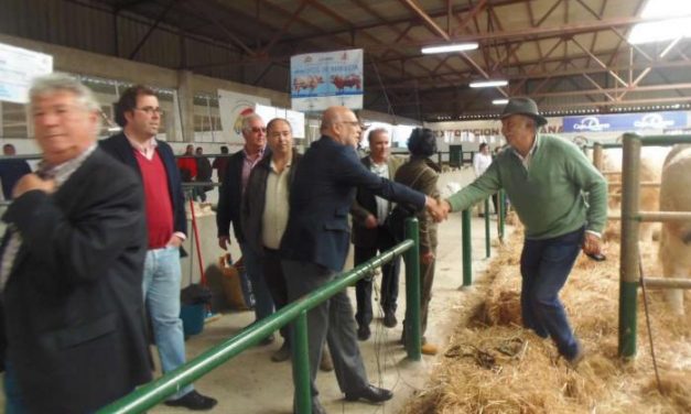 El consejero de Agricultura reitera el apoyo del Gobierno de Extremadura a la Feria Agroganadera de Trujillo