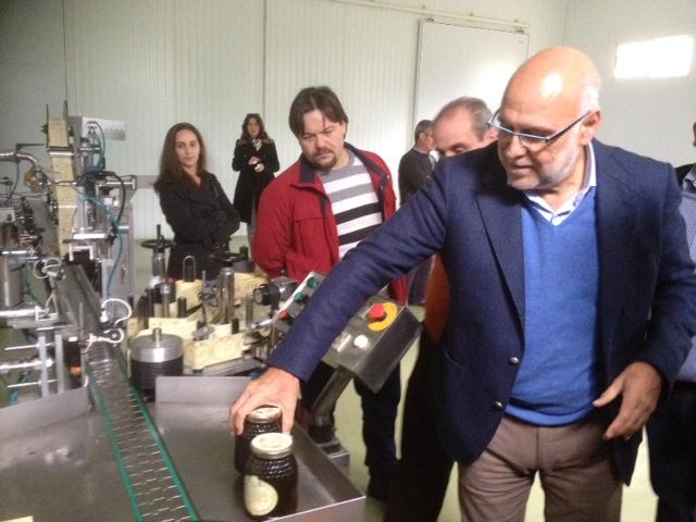 Echávarri visita la cooperativa Montemiel donde subraya el apoyo del GobEx y las ayudas de 6 millones de euros al sector apícola