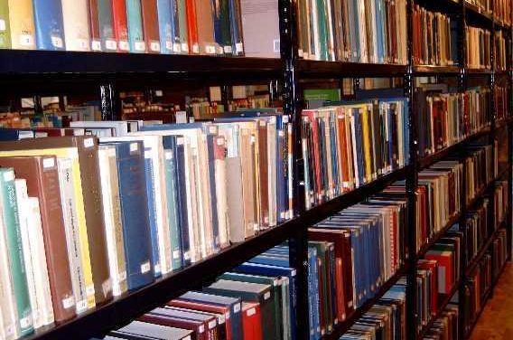 La Biblioteca de Extremadura muestra una edición facsimilar de clásicos literarios formada por 290 volúmenes
