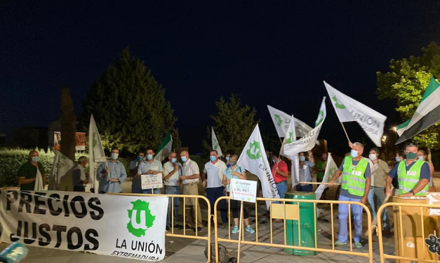 Numerosos agricultores alzan la voz en Mérida para reivindicar precios justos