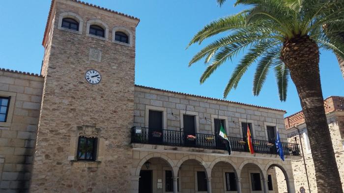 El Ayuntamiento de Coria repartirá más de 300.000 euros entre las 600 empresas que han solicitado ayudas